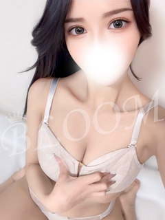 つきな